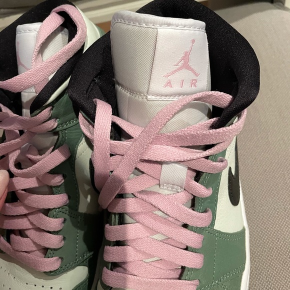 Sold** Authentic Air Jordan 1 SE Dutch Green - Picture 3 of 10